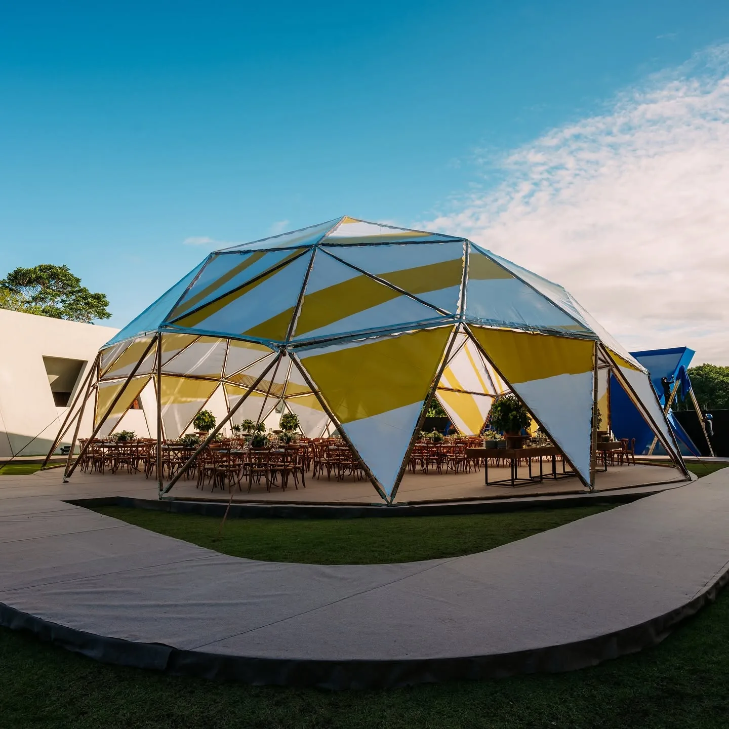 Domo geodésico da DomeBambu montado para evento